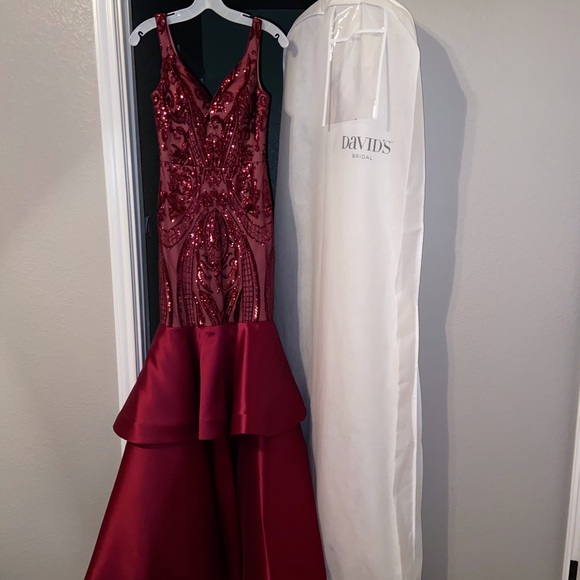 Mermaid Gown With Tiered Skirt - Picture 6 of 12